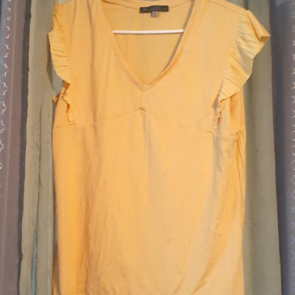 Rose & Olive yellow ruffled tee, size M